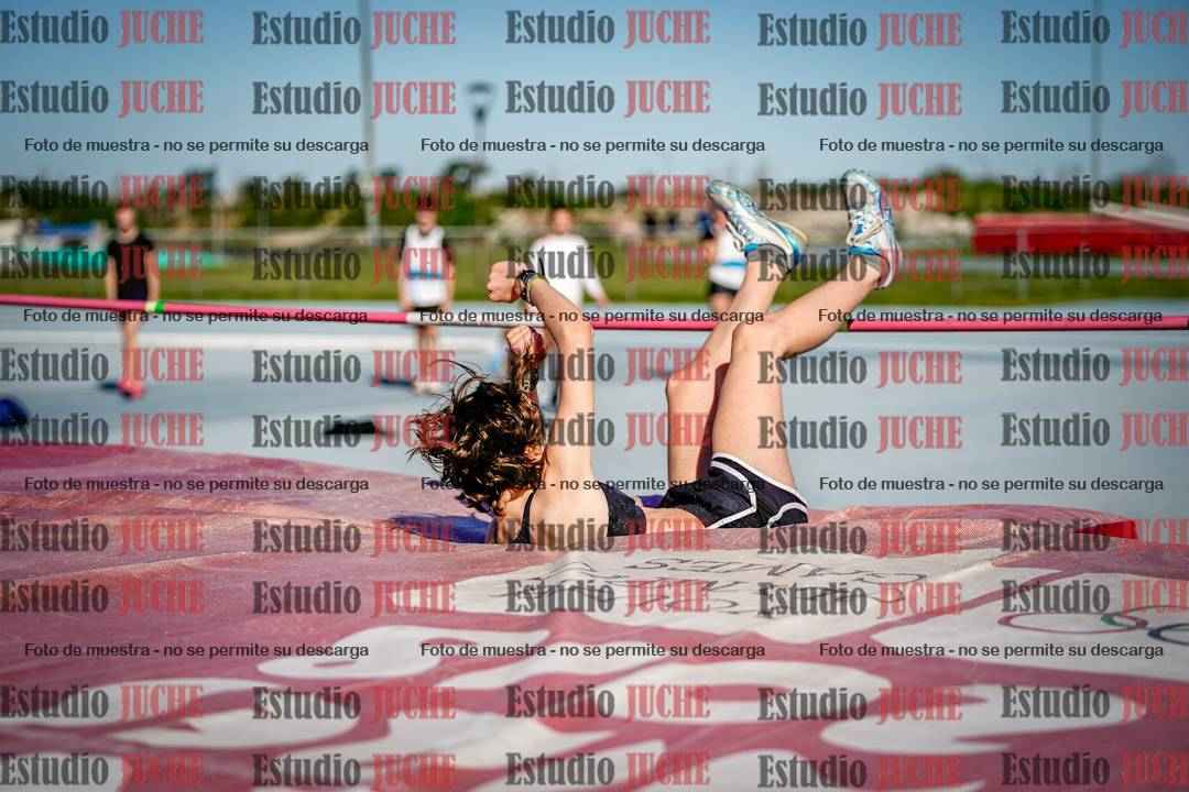 Fotos del salto en alto de mujeres y varones - U15