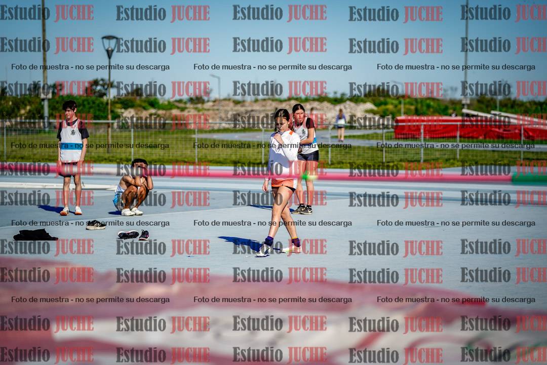 Fotos del salto en alto de mujeres y varones - U15