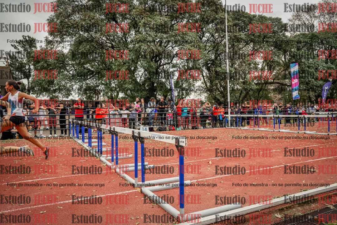 Fotos de los 100 m con vallas de mujeres - heptatlón 1