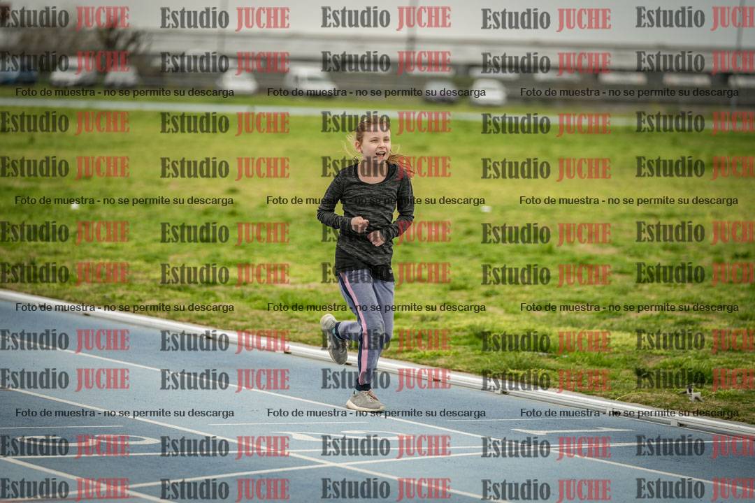Fotos de los 50 m llanos de mujeres - U12
