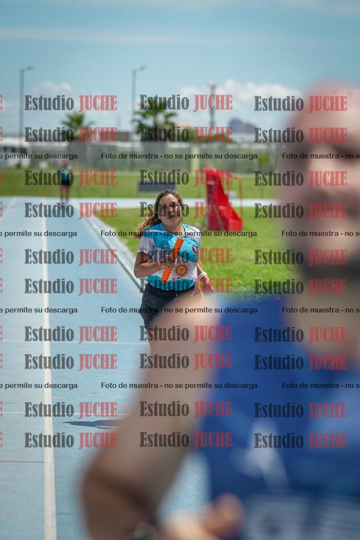 Fotos durante el transcurso de los relevos 20' para running teams - serie 1