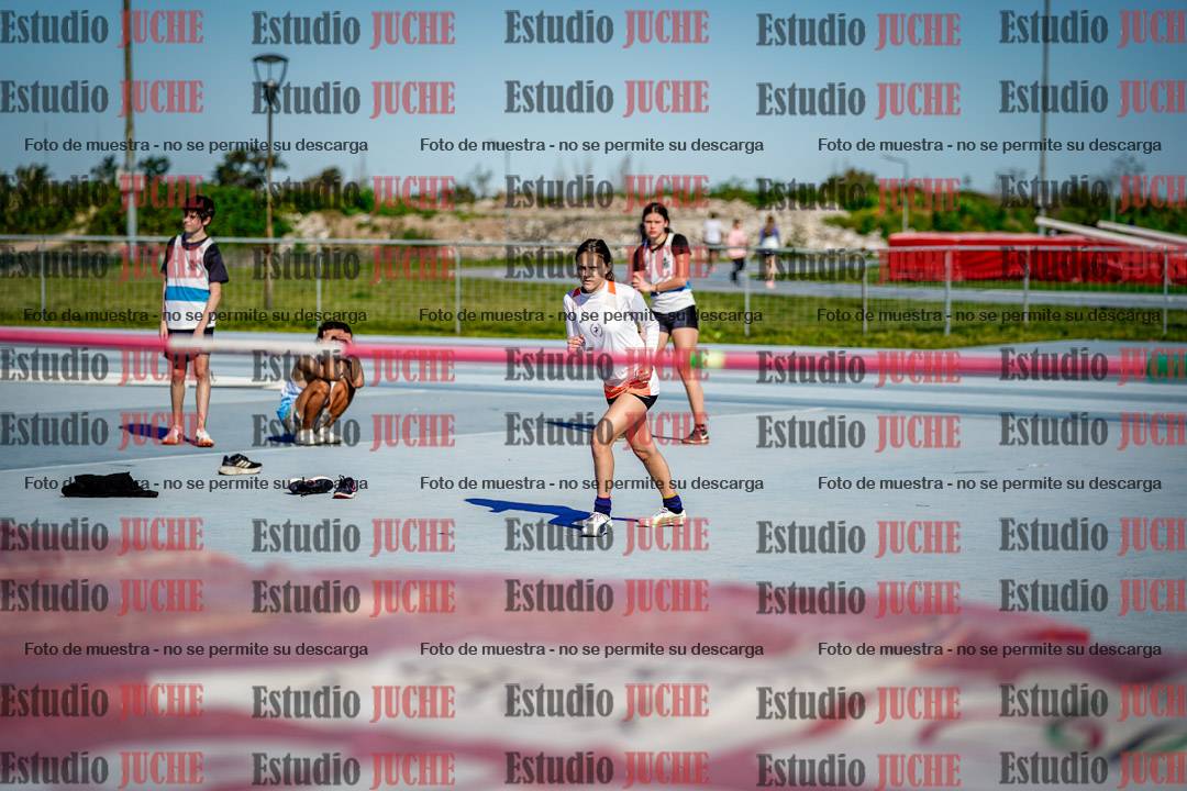 Fotos del salto en alto de mujeres y varones - U15