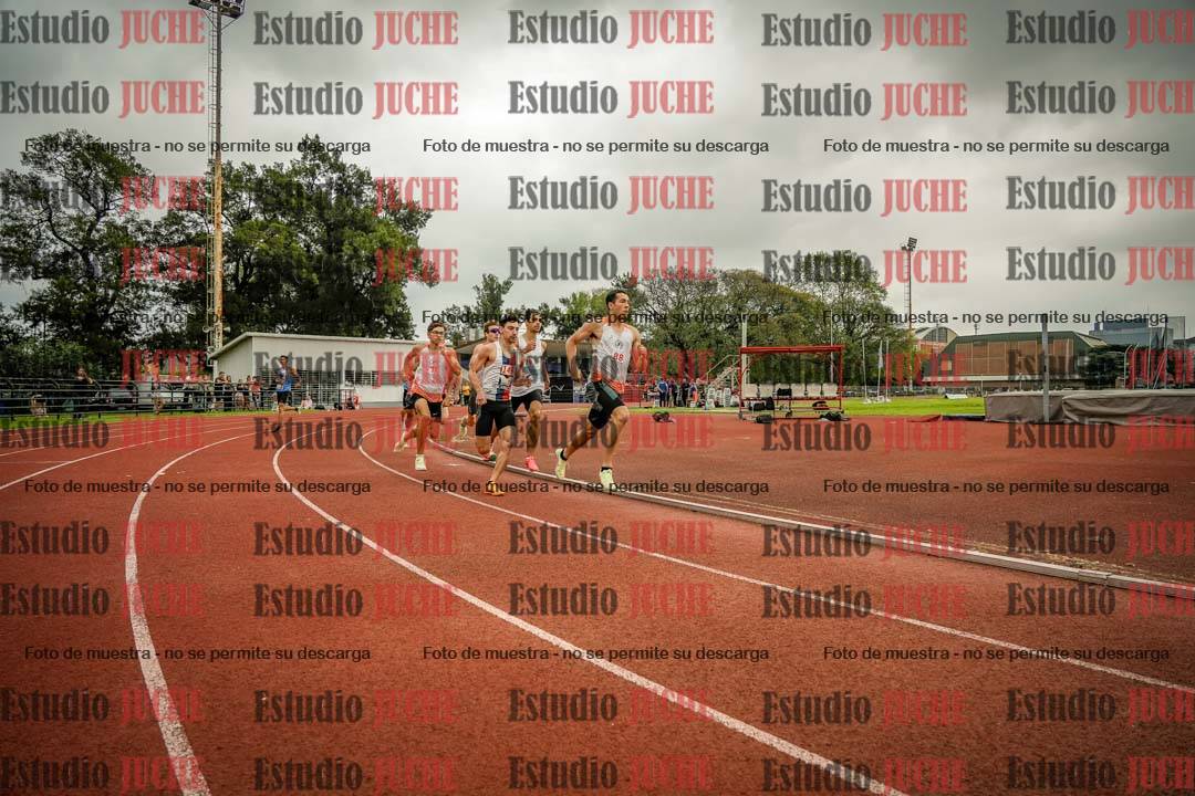 Fotos de los 800 m llanos de varones