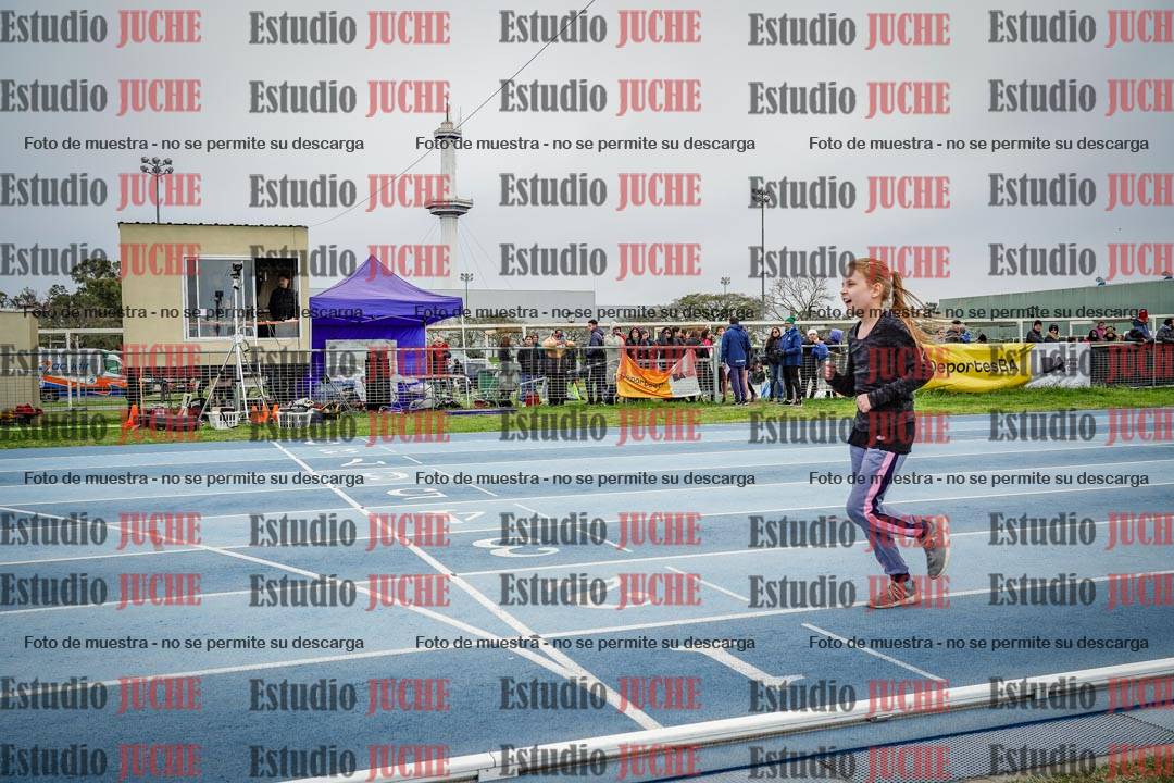 Fotos de los 50 m llanos de mujeres - U12