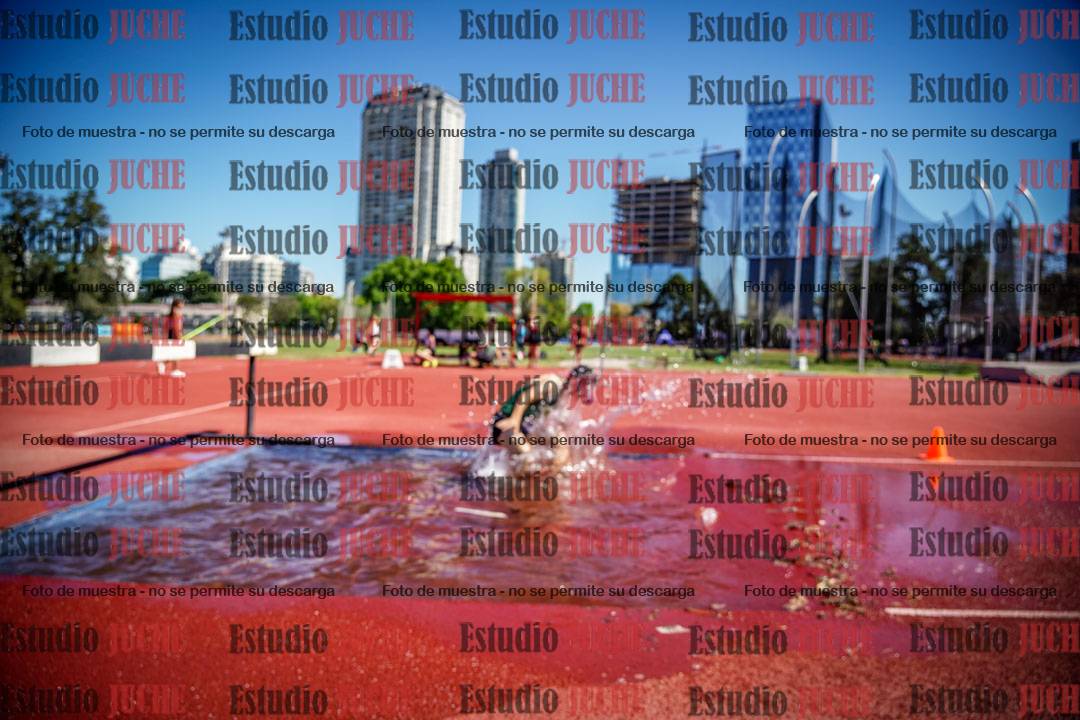 Fotos de los 3000 m con obstáculos de varones