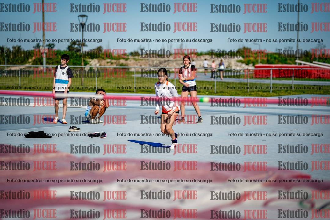 Fotos del salto en alto de mujeres y varones - U15