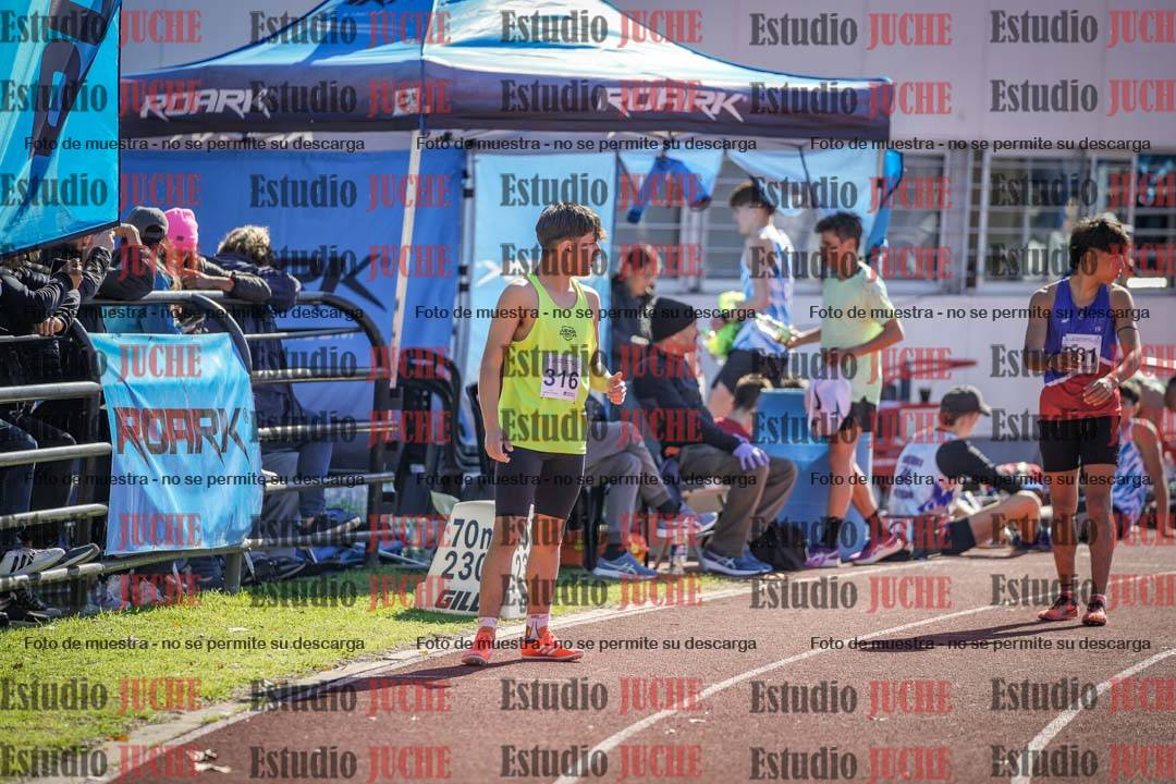 Fotos de los 800 m llanos de varones