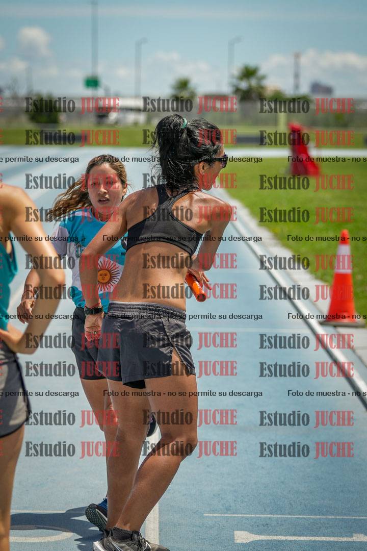 Fotos durante el transcurso de los relevos 20' para running teams - serie 1