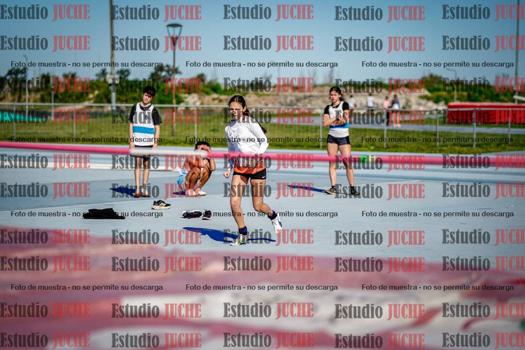Fotos del salto en alto de mujeres y varones - U15