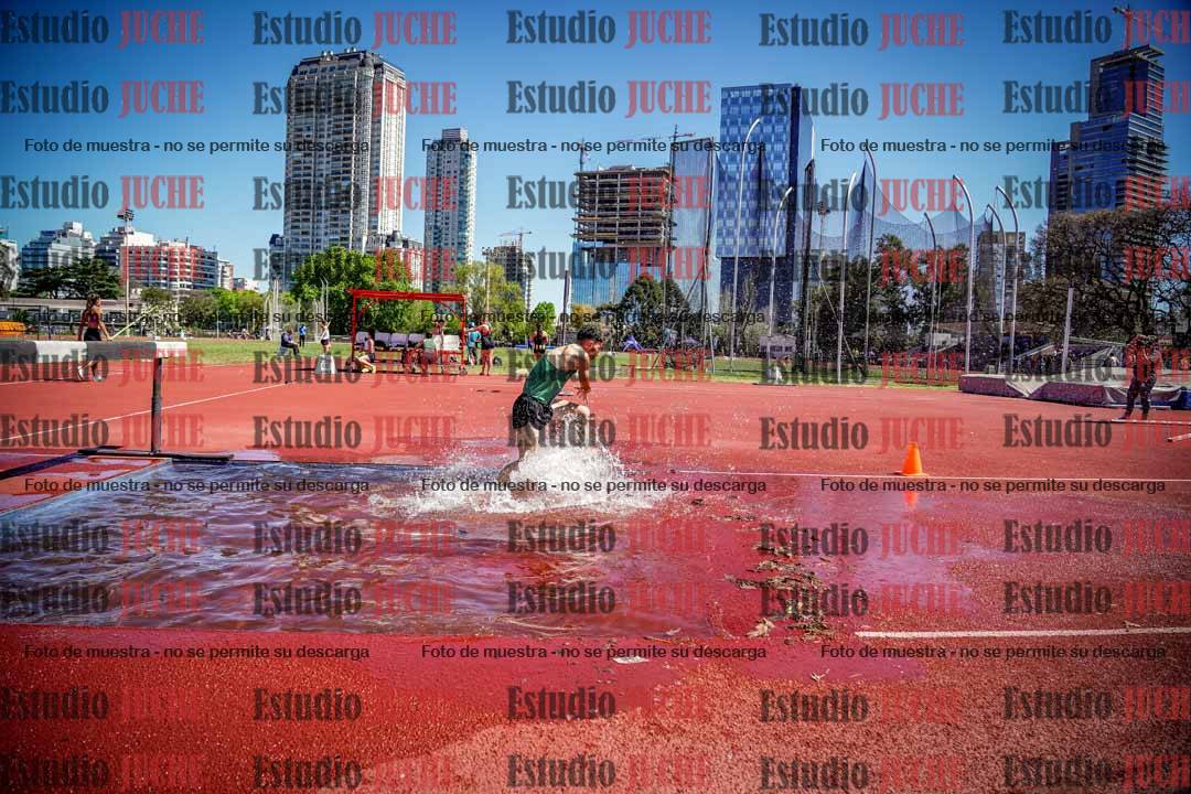 Fotos de los 3000 m con obstáculos de varones