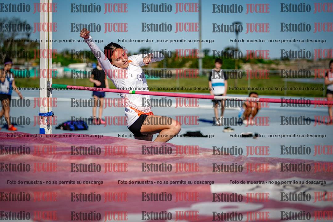 Fotos del salto en alto de mujeres y varones - U15