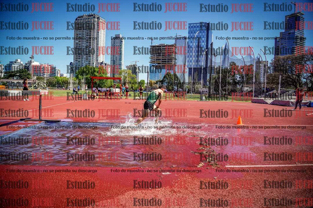 Fotos de los 3000 m con obstáculos de varones