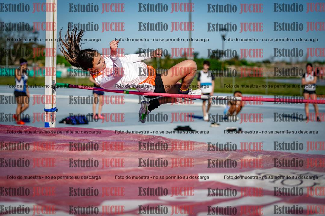 Fotos del salto en alto de mujeres y varones - U15