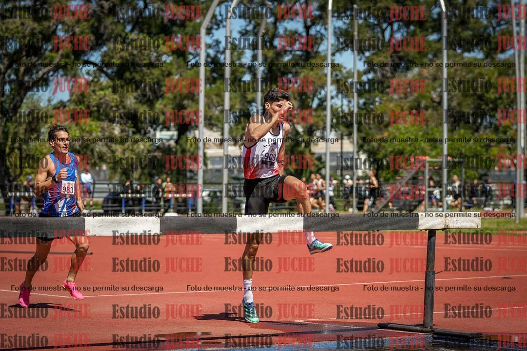 Fotos de los 3000 m con obstáculos de varones