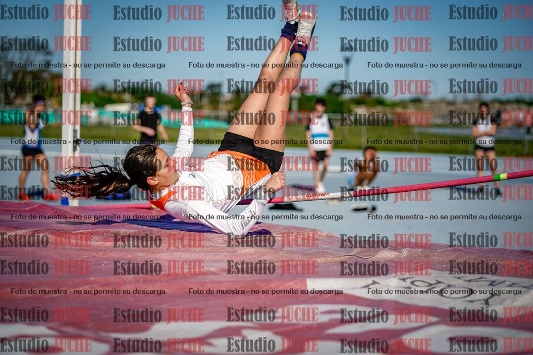 Fotos del salto en alto de mujeres y varones - U15