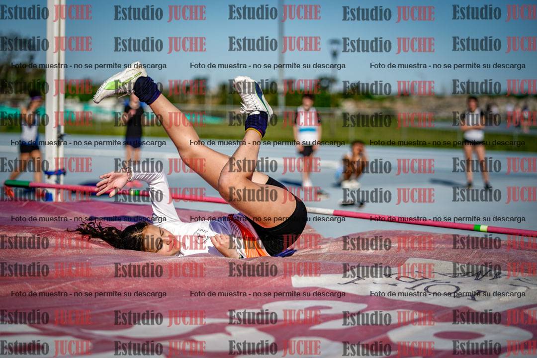 Fotos del salto en alto de mujeres y varones - U15