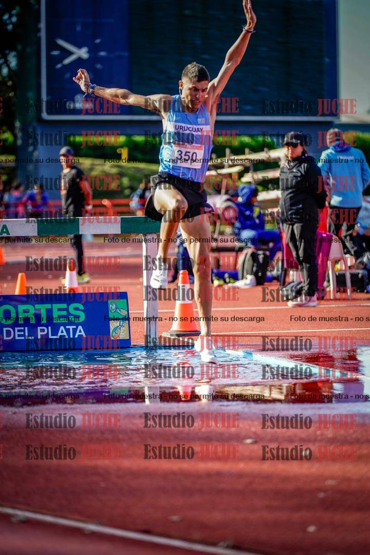 Fotos de los 3000 m con obstáculos de varones