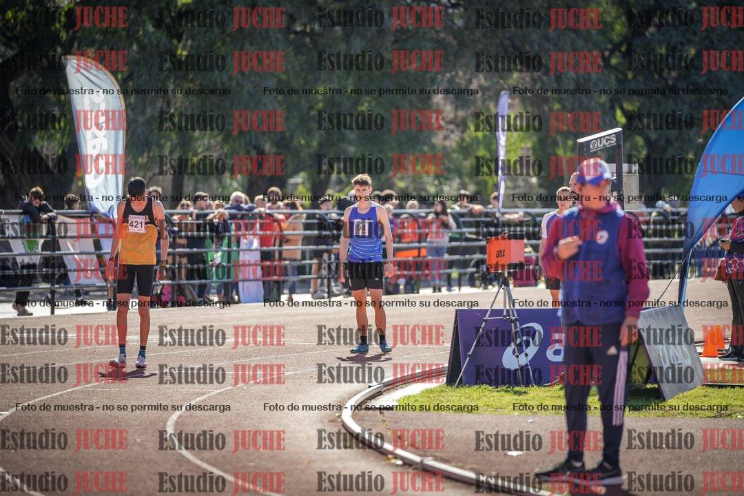 Fotos de los 800 m llanos de varones
