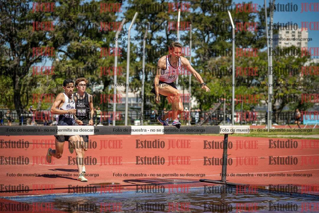 Fotos de los 3000 m con obstáculos de varones
