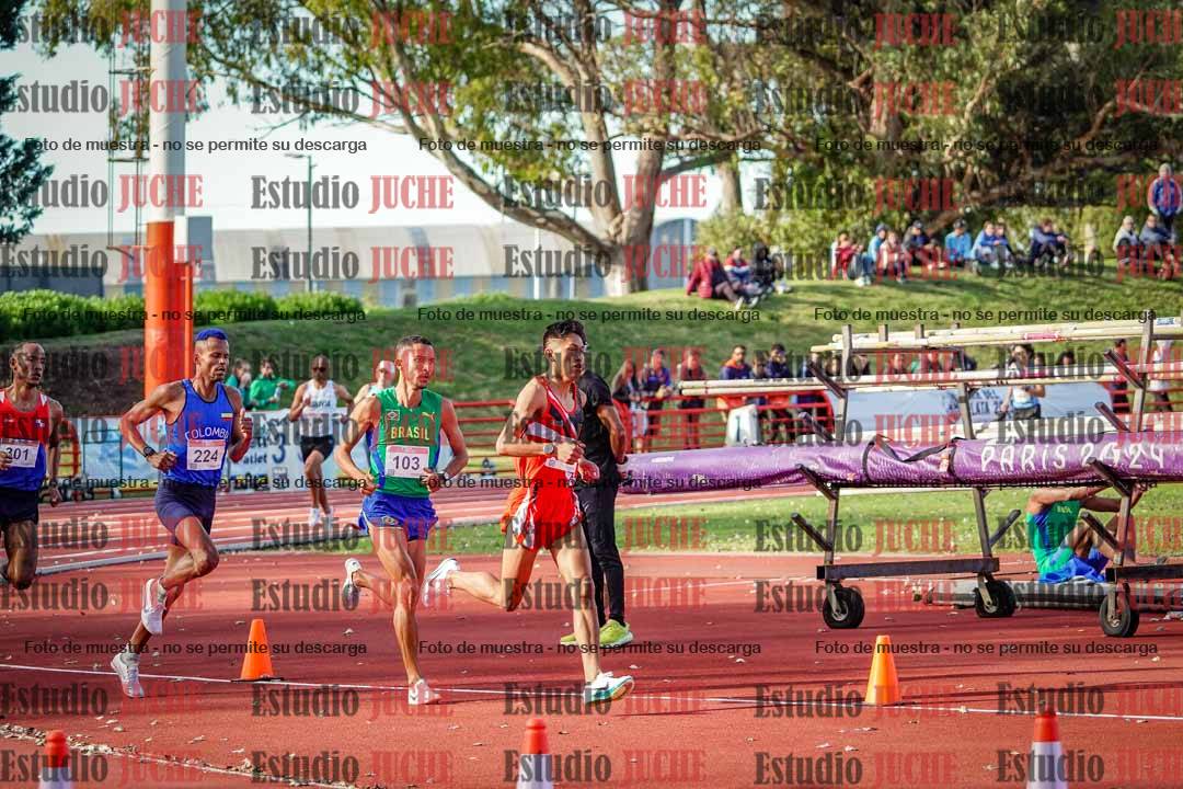 Fotos de los 3000 m con obstáculos de varones