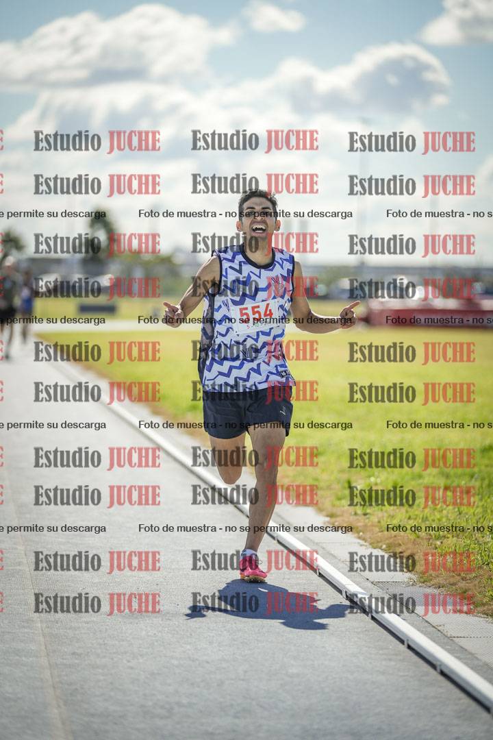 Fotos de los 800 m llanos de varones