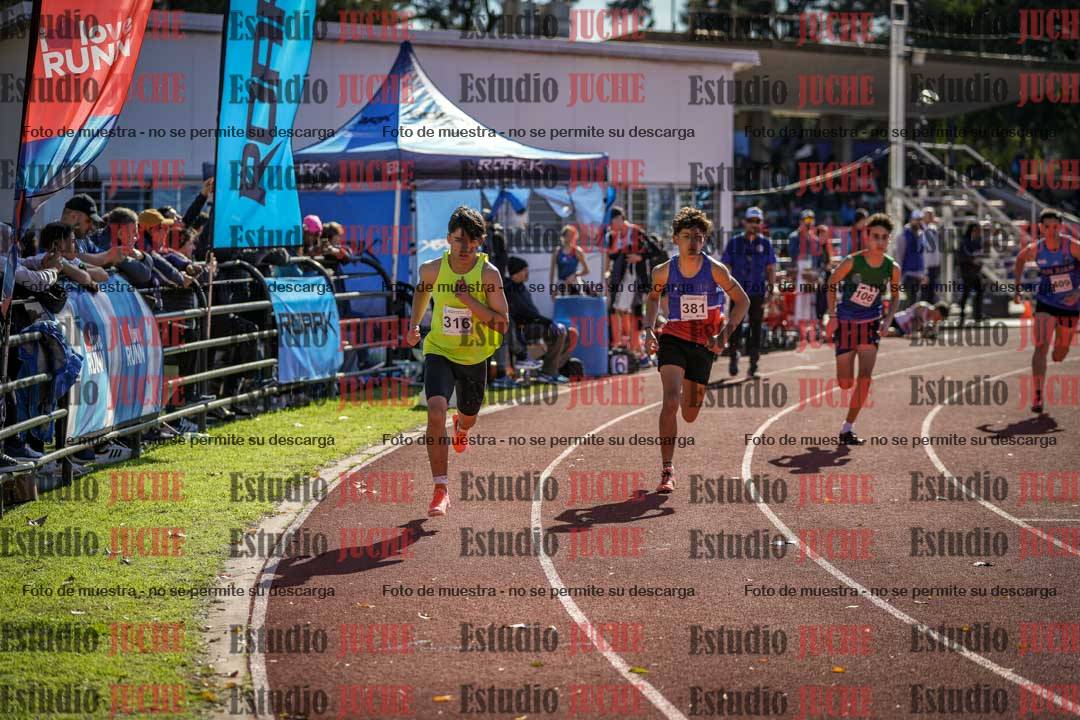 Fotos de los 800 m llanos de varones