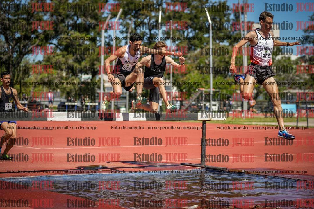 Fotos de los 3000 m con obstáculos de varones