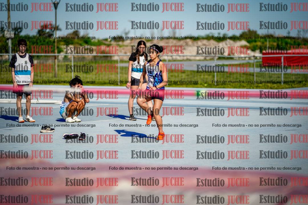 Fotos del salto en alto de mujeres y varones - U15
