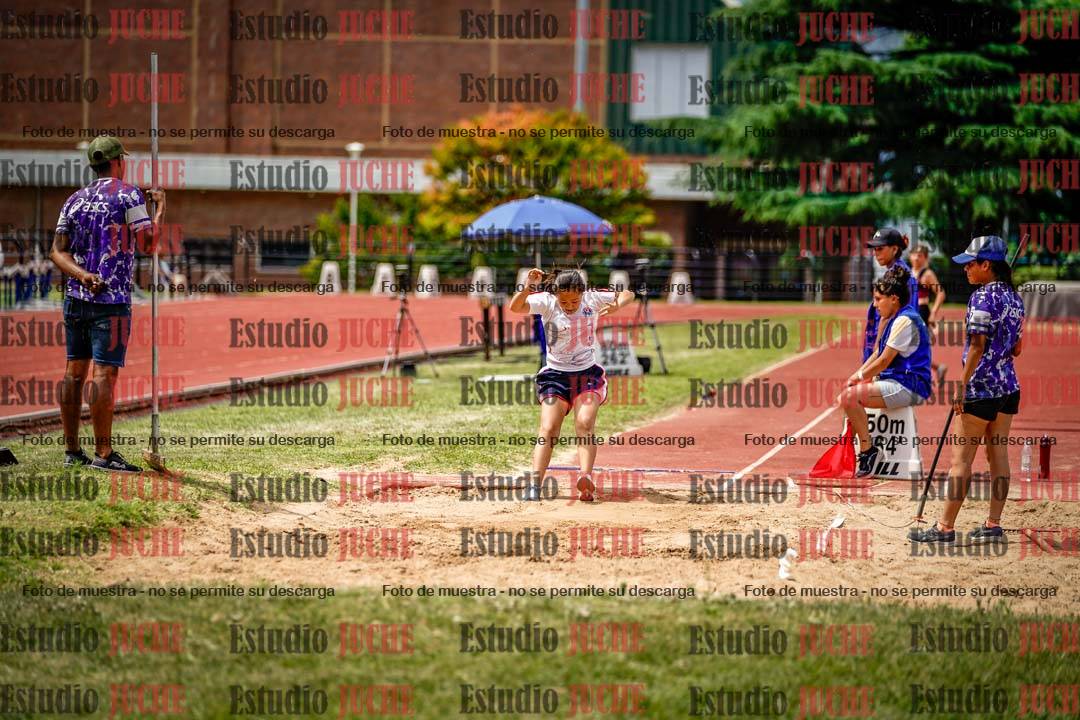 Fotos del salto en largo de mujeres