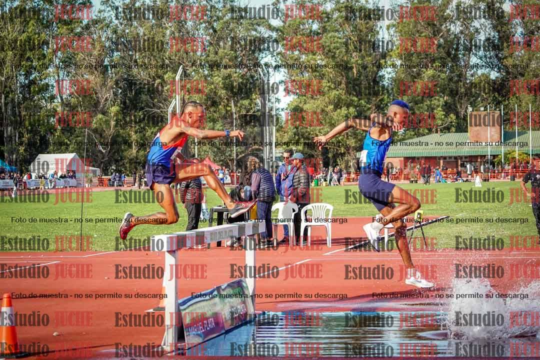 Fotos de los 3000 m con obstáculos de varones