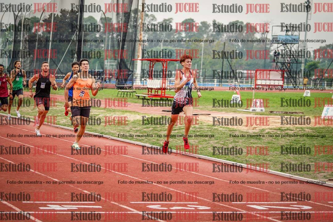 Fotos de los 800 m llanos de varones