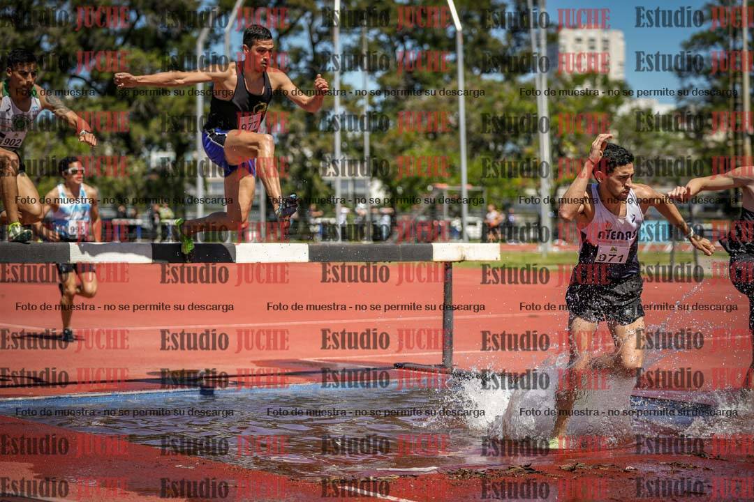 Fotos de los 3000 m con obstáculos de varones
