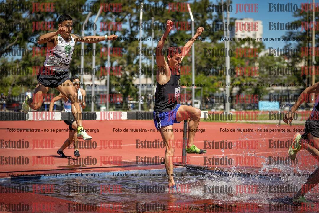 Fotos de los 3000 m con obstáculos de varones