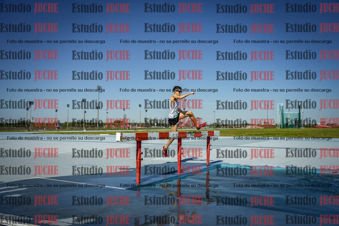 Fotos de los 2000 m con obstáculos de varones