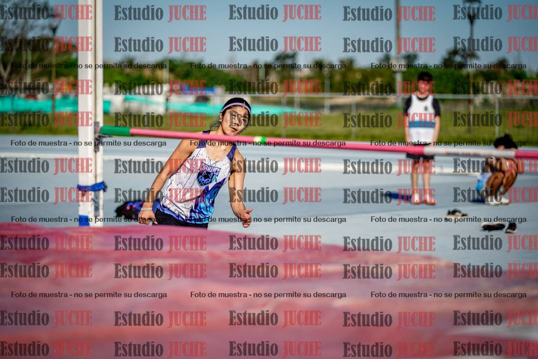 Fotos del salto en alto de mujeres y varones - U15