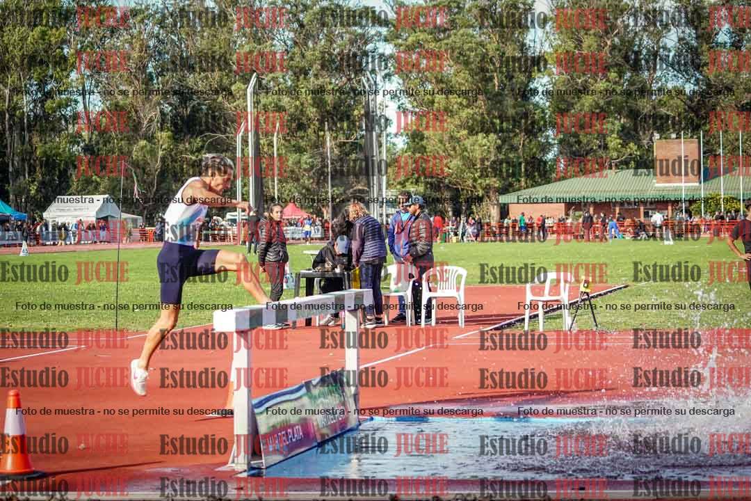 Fotos de los 3000 m con obstáculos de varones