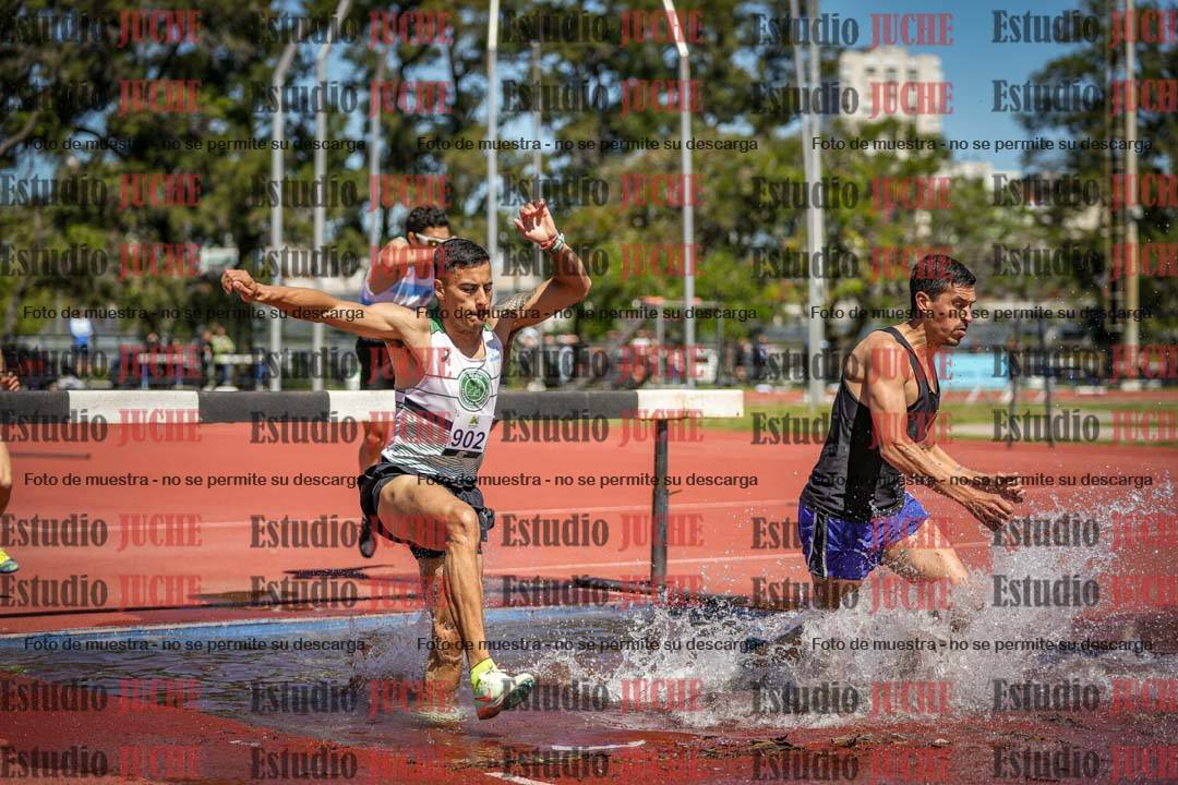 Fotos de los 3000 m con obstáculos de varones