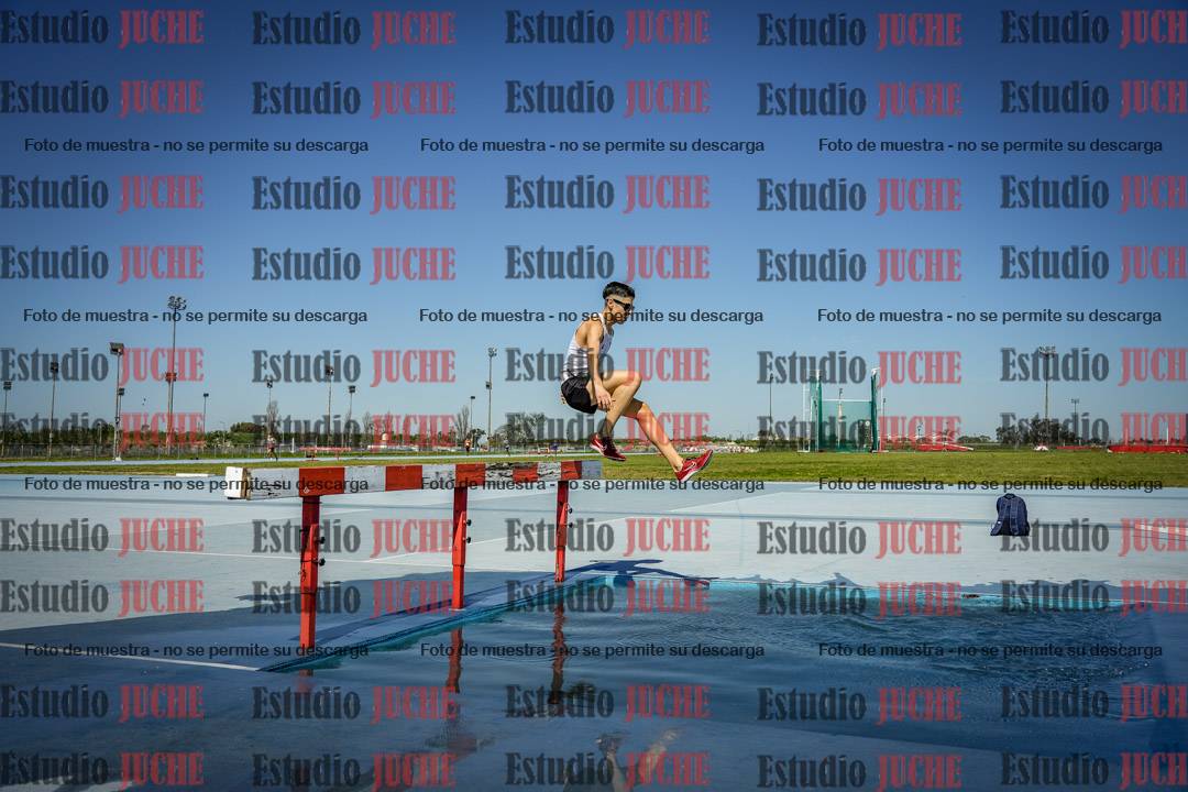 Fotos de los 2000 m con obstáculos de varones