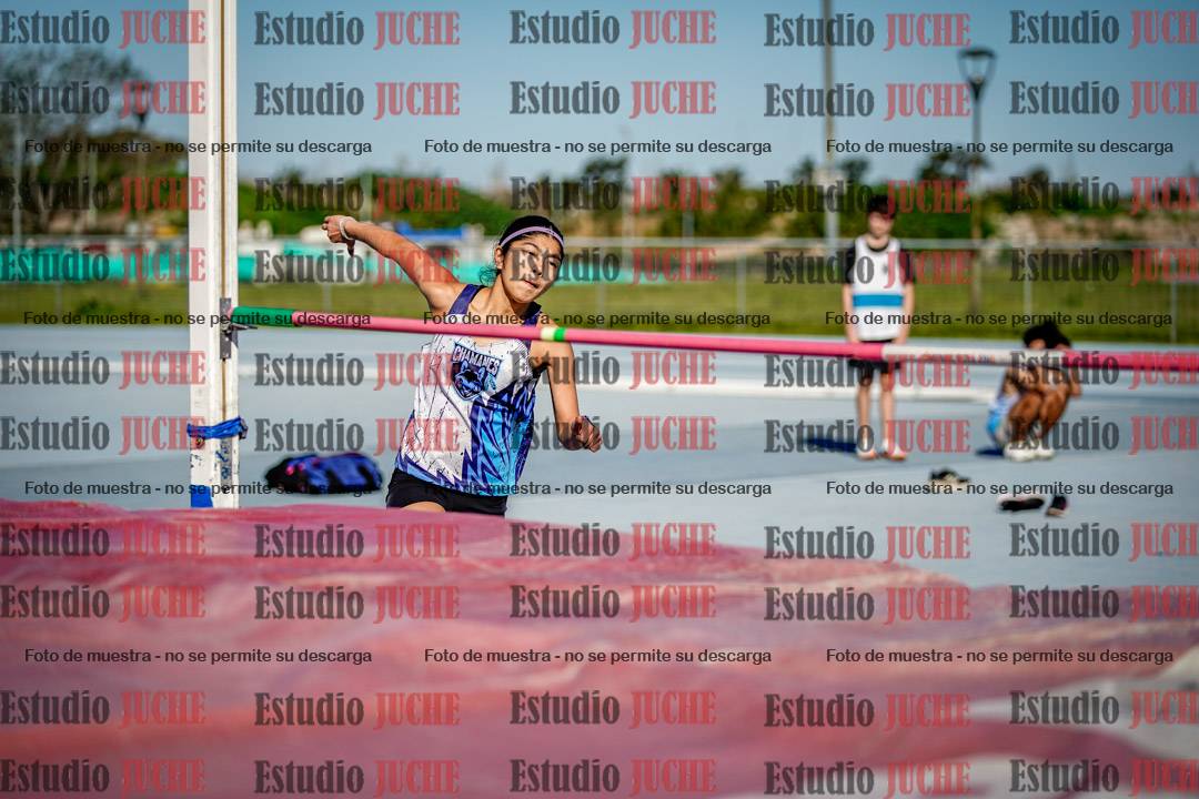 Fotos del salto en alto de mujeres y varones - U15