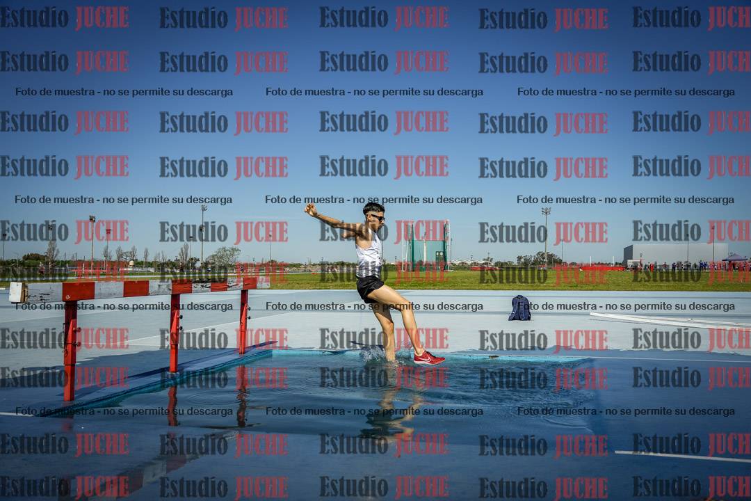 Fotos de los 2000 m con obstáculos de varones