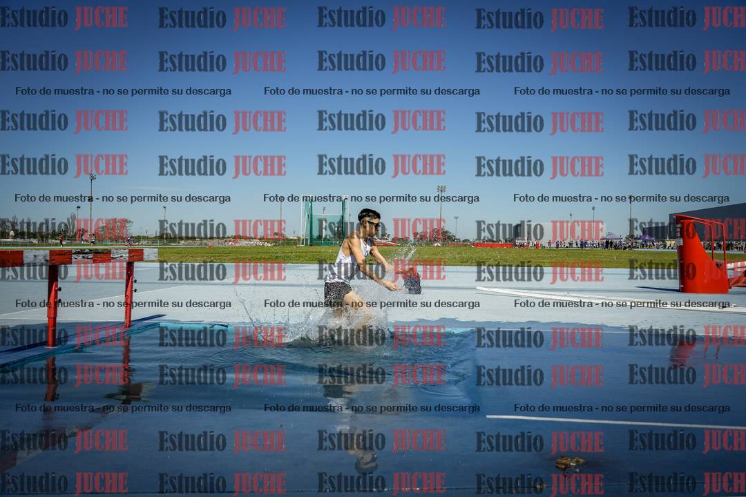 Fotos de los 2000 m con obstáculos de varones