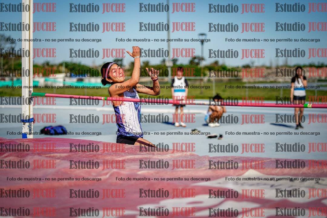 Fotos del salto en alto de mujeres y varones - U15