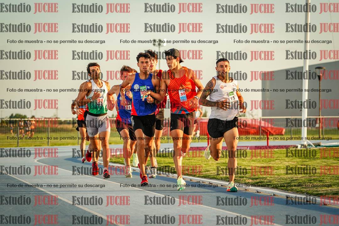 Fotos de los 3000 m llanos de varones