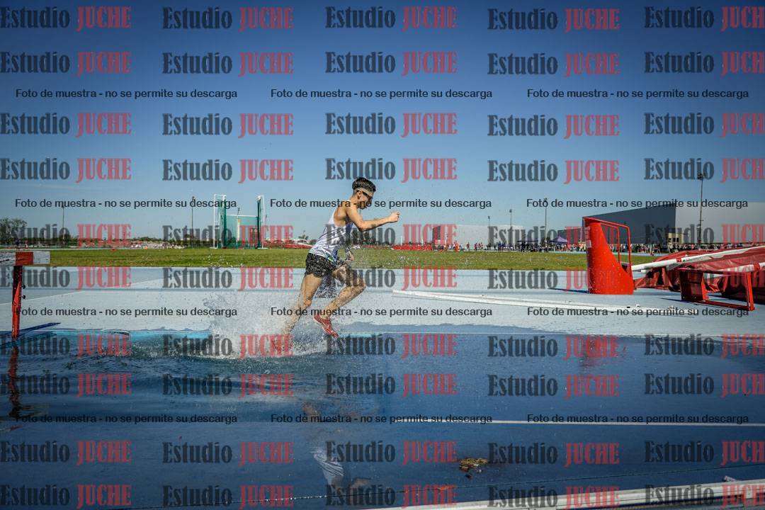 Fotos de los 2000 m con obstáculos de varones