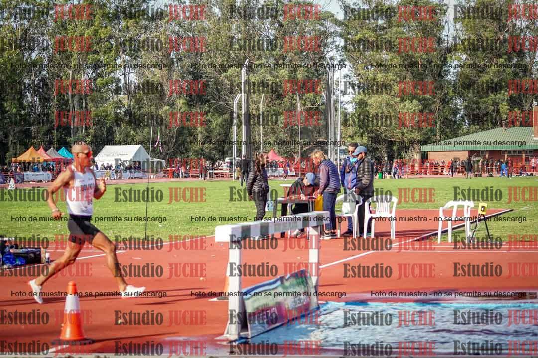 Fotos de los 3000 m con obstáculos de varones