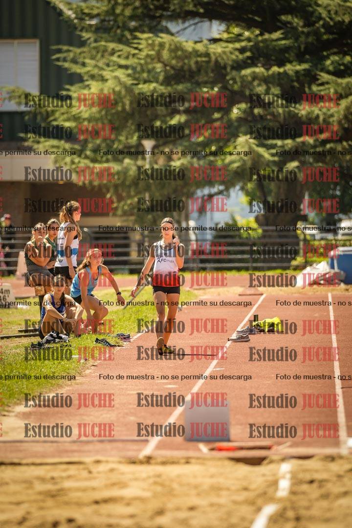 Fotos del salto en largo de mujeres
