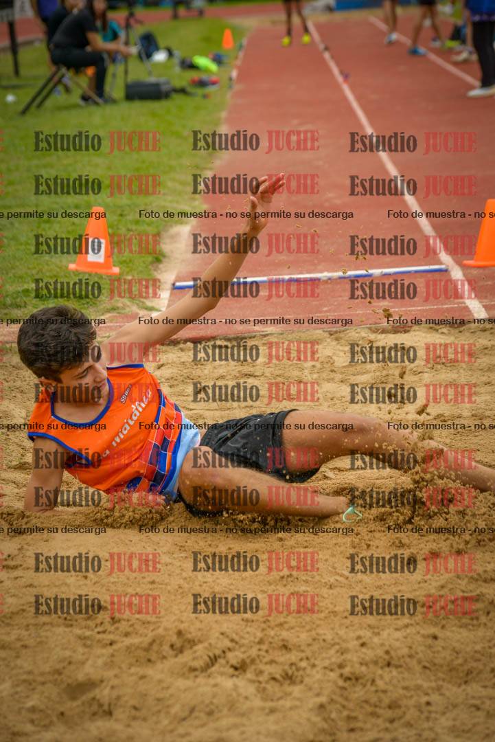 Fotos del salto en largo de varones - mayores