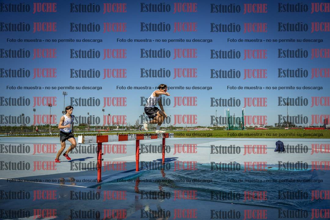 Fotos de los 2000 m con obstáculos de varones