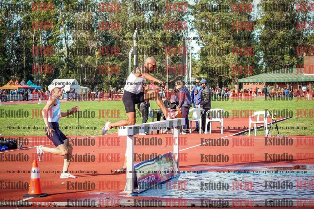 Fotos de los 3000 m con obstáculos de varones