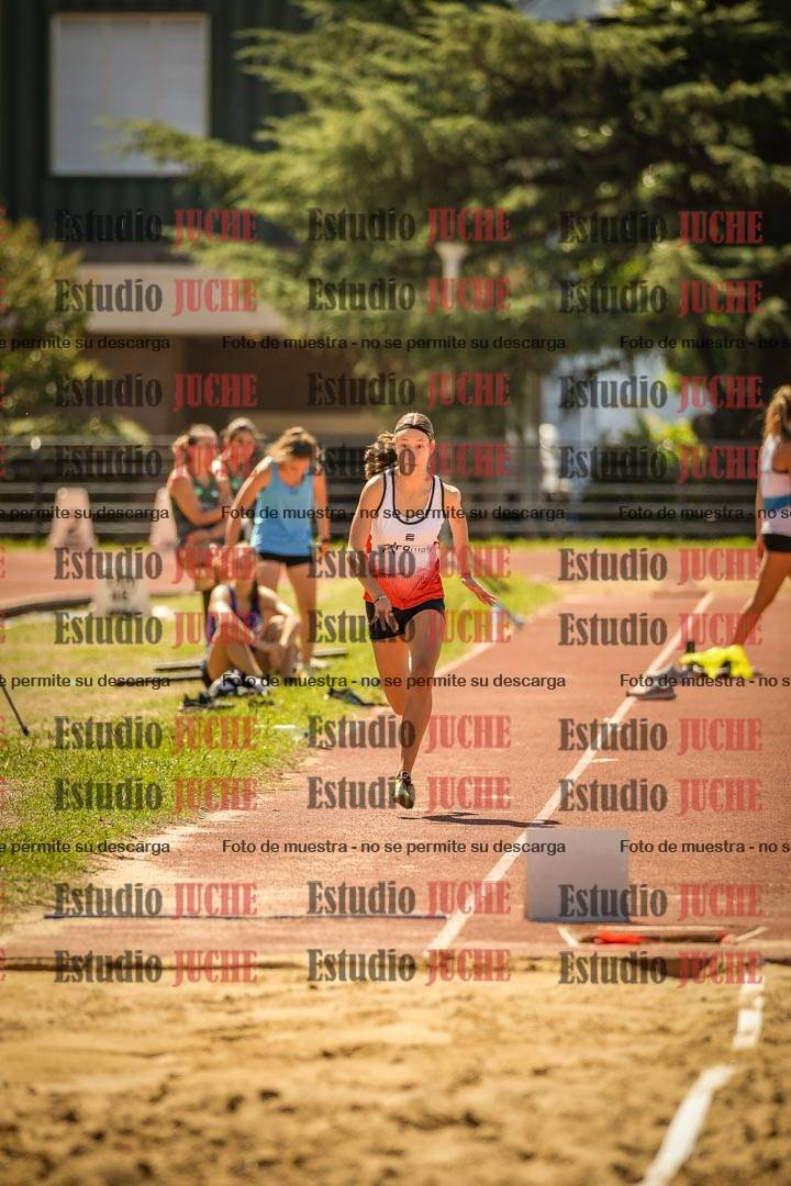Fotos del salto en largo de mujeres